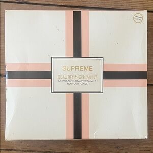 Supreme Beautifying Nail Kit Cashmere Collection